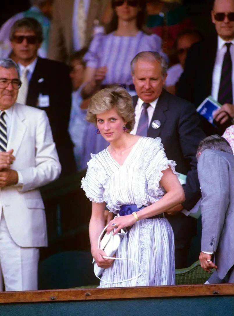 了她在仰泳 了她在仰泳