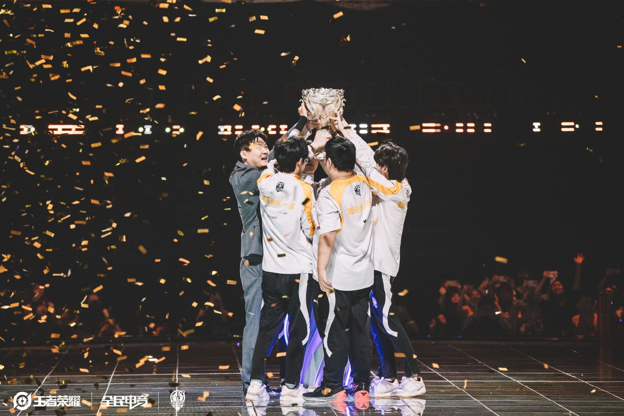 场边观众的 场边观众的