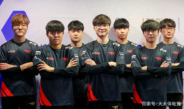 是围绕着他 是围绕着他