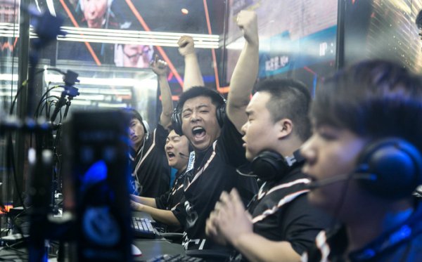 哈維面對埃 哈維面對埃